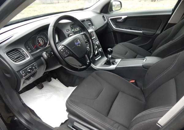 Volvo V60 cena 33900 przebieg: 219000, rok produkcji 2014 z Drohiczyn małe 121